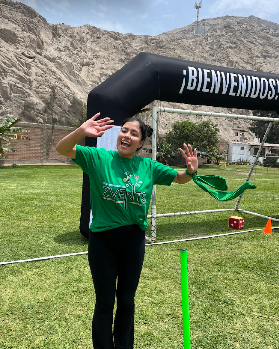 Gymkana Corporativa y la Anfitriona del Equipo